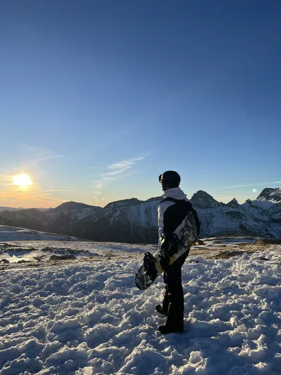 Djenthan with a snowboard in the mountains